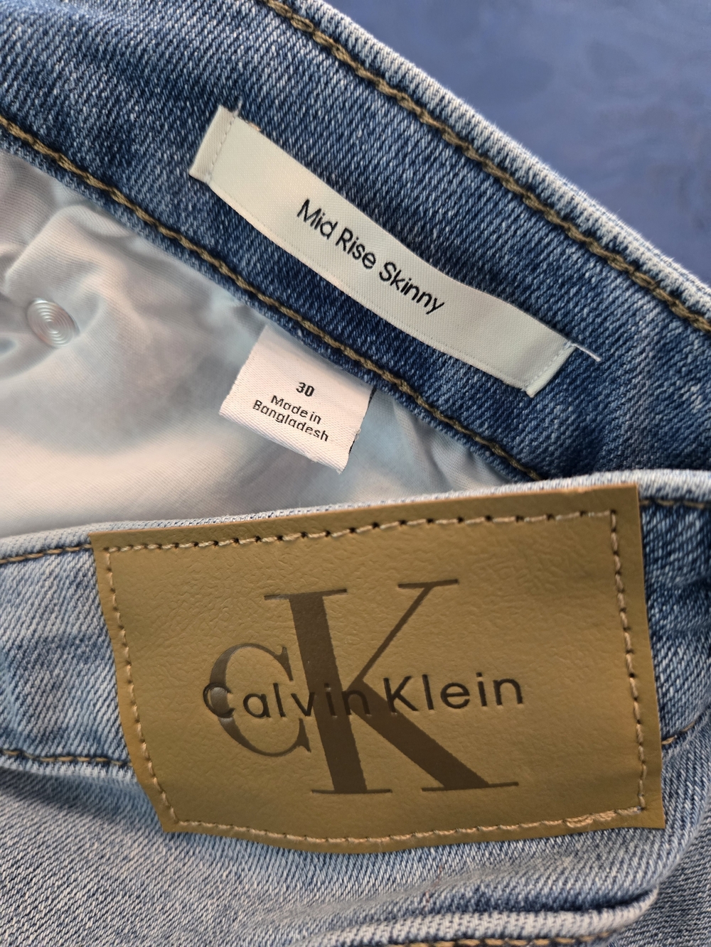 Classic Calvin Klein Mid Rise Skinny Jeans. Light Blue - Picture 4 of 4